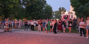 [FOTO I VIDEO] Ako večeras niste na Terezijani, propustili ste bezvremenske hitove, evo kako je u parku