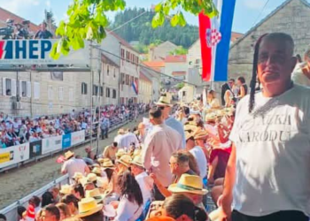VIDEO: Gradonačelnik na Sinjskoj alci iz ekscesa u eksces. Pogledajte sto su uhvatile kamere.