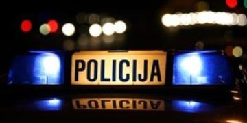 Pijana dama sletjela s ceste, udarala u most i ogradu pa se automobilom vratila na kolnik
