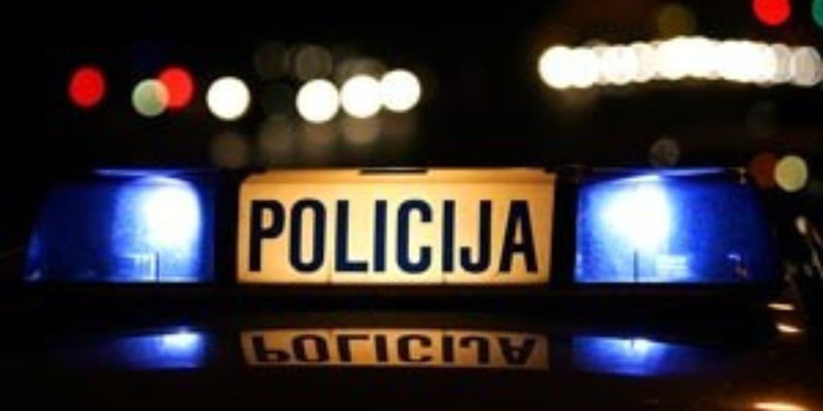 Pijana dama sletjela s ceste, udarala u most i ogradu pa se automobilom vratila na kolnik