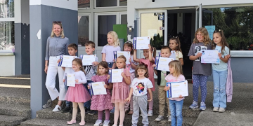 Mališani u Novoj Rači besplatno učili engleski jezik, programirali, plesali, igrali nogomet