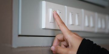 Važna promjena za građane: Nekima više neće smjeti isključiti struju zbog neplaćenih računa