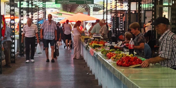Stiglo je vrijeme zimnice: Evo koliko sada na tržnici koštaju rajčice i paprike