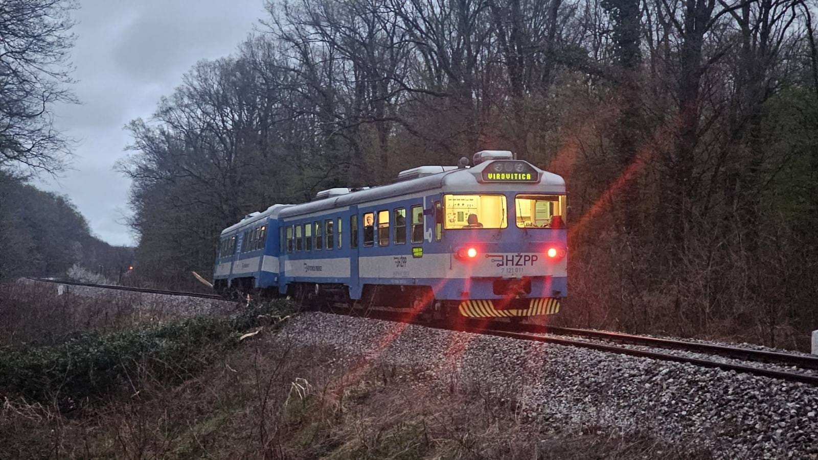U susjednom gradu s tračnica iskliznuo vlak s 36 putnika