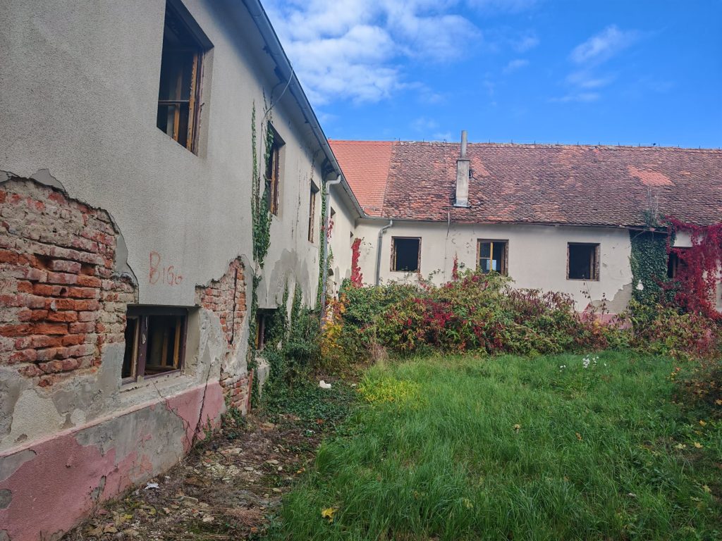 Dvorište zgrade u Frajtićevoj ulici