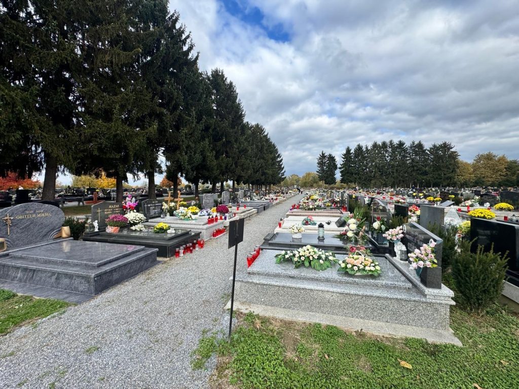 Gradsko groblje Borik u Bjelovaru uoči Svih svetih (Foto: Daša Horvat)