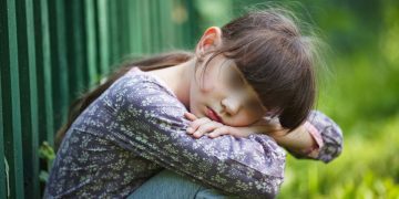 Očuh bacio 10-godišnju pastorku kroz prozor jer se opirala čišćenju uha, slomila obje podlaktice