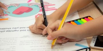 Velika Trnovitica pomaže učenicima sa školskim priborom